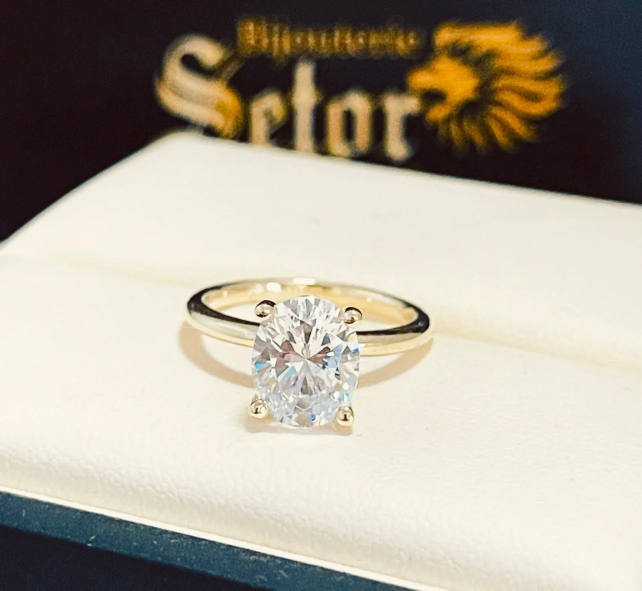 Solitaire engagement ring