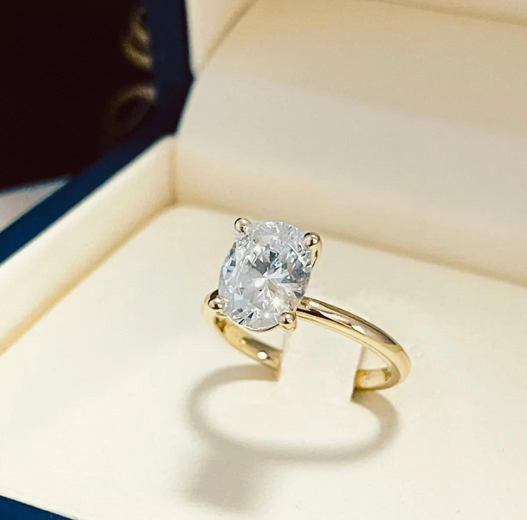 Solitaire engagement ring